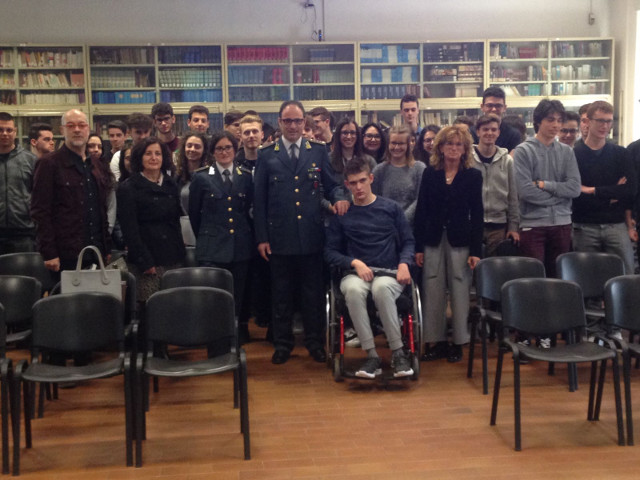 gli studenti delle classi quinte incontrano la Guardia di Finanza