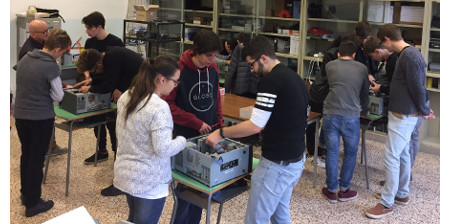 Studenti al lavoro sui computer