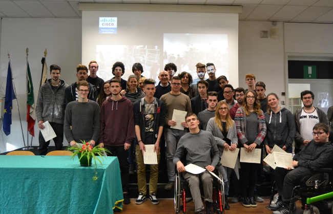 Studenti delle classi 5D e 5F SIA che hanno conseguito la certificazione Cisco